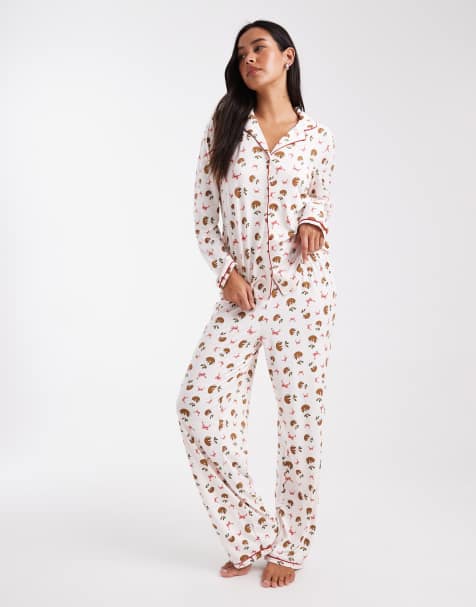 Urban Threads Christmas long sleeve revere shirt and pants pyjama set in Christmas pudding print - view 1