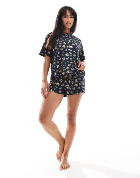 Urban Threads Christmas poly oversized t-shirt and shorts pajama set in foil festive print - view 1