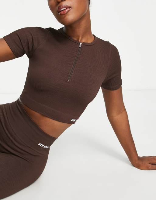 Urban Threads – Ciemnoczekoladowy bezszwowy krótki sportowy top z zamkiem z przodu i krótkimi rękawami