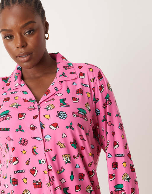 Urban Threads Curve Christmas poly long sleeve revere top and pants pyjama set in festive print, 2 of 4