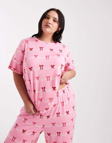 Urban Threads Curve Christmas short sleeve revere and pants pajama set in festive bow print - view 1
