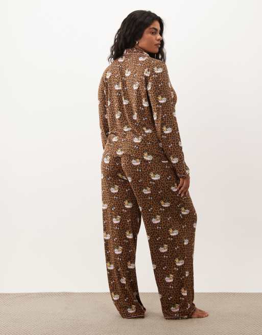 Urban Threads Curve long sleeve button up shirt and trousers pyjama set in leopard teddy in bath print, 3 of 4