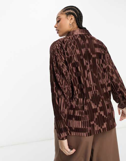 Urban Threads Curve - Oversized plissé overhemd van satijn in chocoladebruin, deel van co-ord set, 4 van 4