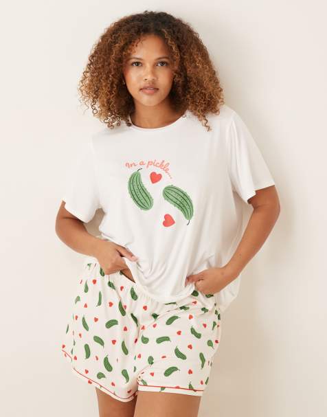 Urban Threads Curve - Pigiama con T-shirt e pantaloncini in jersey con stampa di cuori e cetriolini - view 1