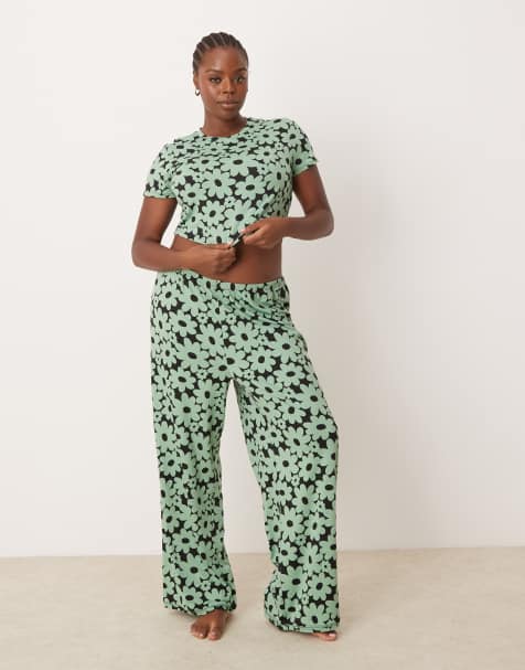 Urban Threads Curve poly t-shirt and pants pyjama set in retro floral print - view 1