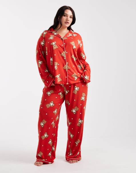 Urban Threads Curve – Pyjama-Set, bestehend aus langärmligem mit Reverskragen und Hose mit weihnachtlichem Teddyprint - view 1