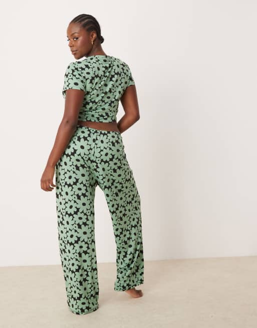 Urban Threads Curve - Pyjamassæt med T-shirt og bukser med retro-inspireret blomstermønster i polyester, 4 af 4