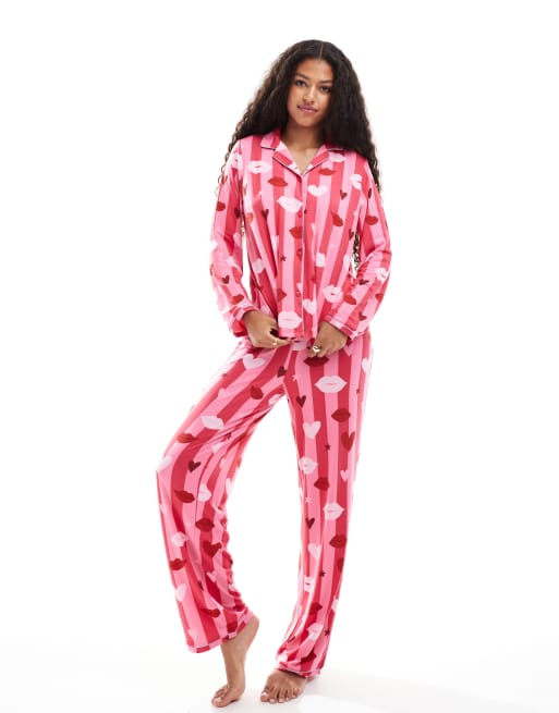 Urban Threads - Ensemble à imprimé cœurs avec pantalon et chemise à manches longues et revers - Rose, 2 de 4