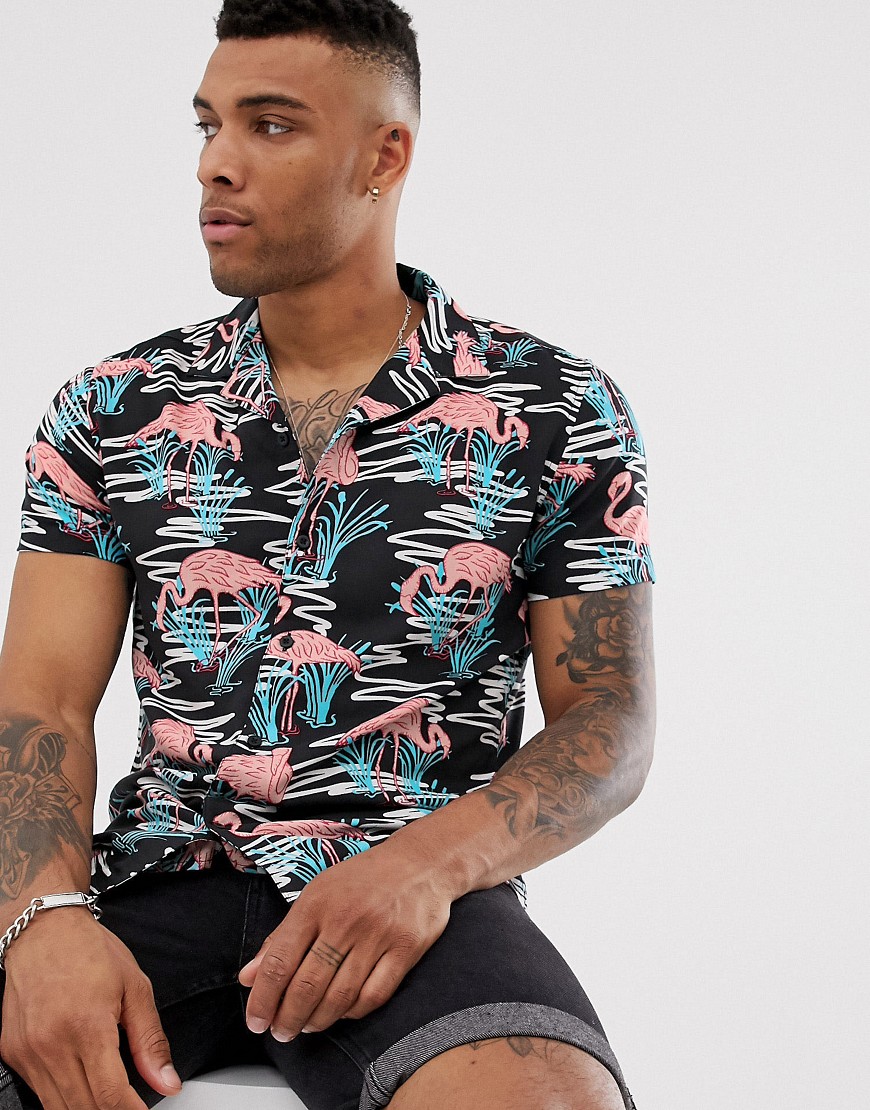 Urban Threads – Färgglad flamingomönstrad skjorta med platt krage-Svart