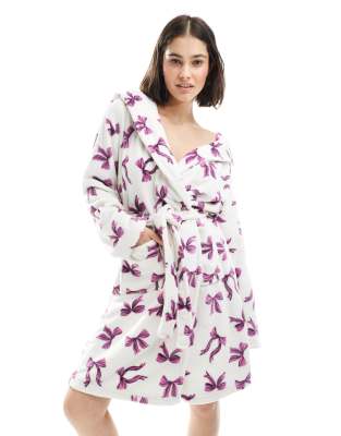 Urban Threads Fleece Robe In White
