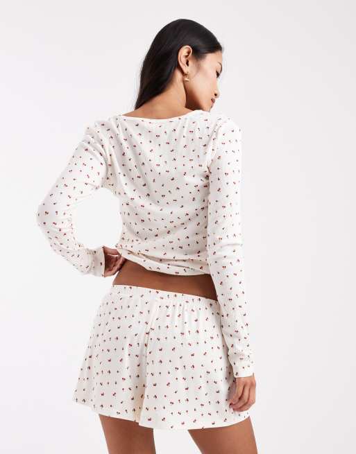Urban Threads - Geribbelde pyjamashorts met kersenprint in beige, 2 van 4