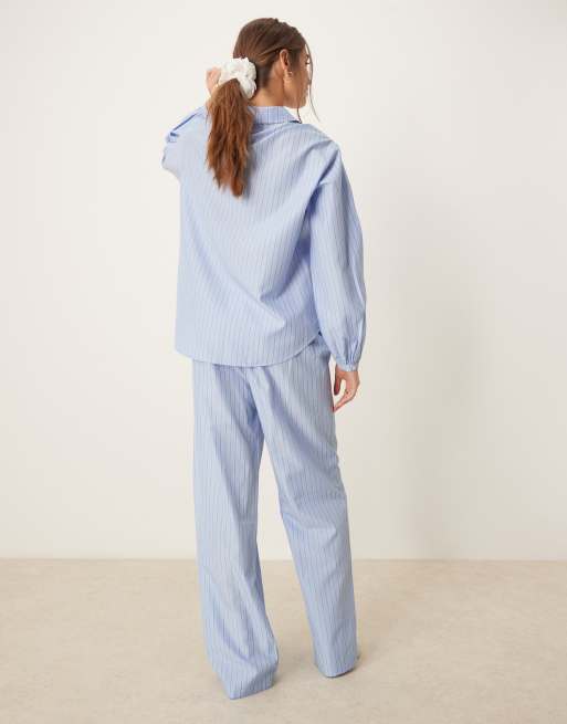 Urban Threads – Gestreifter Oversize-Pyjama in Blau aus langärmligem Hemd mit Reverskragen und Hose, 3 von 4