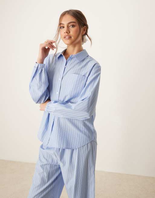 Urban Threads – Gestreifter Oversize-Pyjama in Blau aus langärmligem Hemd mit Reverskragen und Hose, 4 von 4
