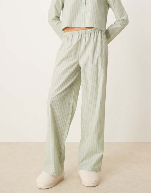 Urban Threads - Grønt pyjamassæt med oversized skjorte med reverskrave og lange ærmer og bukser med striber, 4 af 4