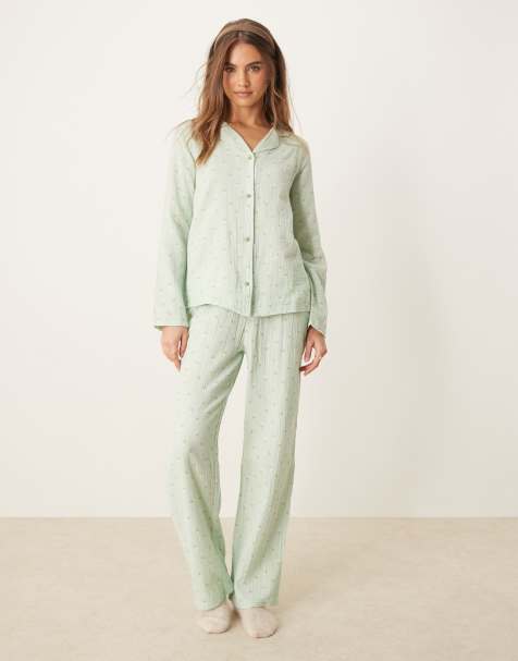 Urban Threads – Grön, blommig och texturerad pyjamas med byxor och långärmad skjorta med platt krage - view 1