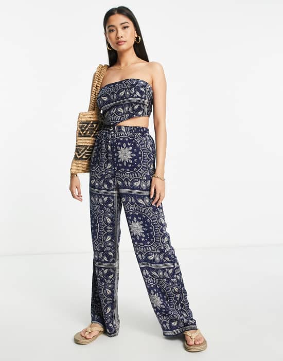 https://images.asos-media.com/products/urban-threads-handkerchief-top-in-bandana-print-part-of-a-set/201802314-4?$n_550w$&wid=550&fit=constrain