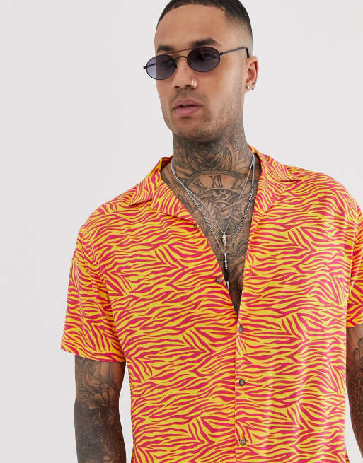 Urban Threads – Hemd mit Reverskragen in Neon mit Tiermuster bedruckt, 3 von 4