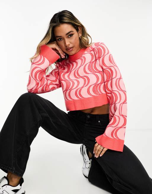 Urban Threads – Jaskraworóżowy sweter o krótkim fasonie ze wzorem 