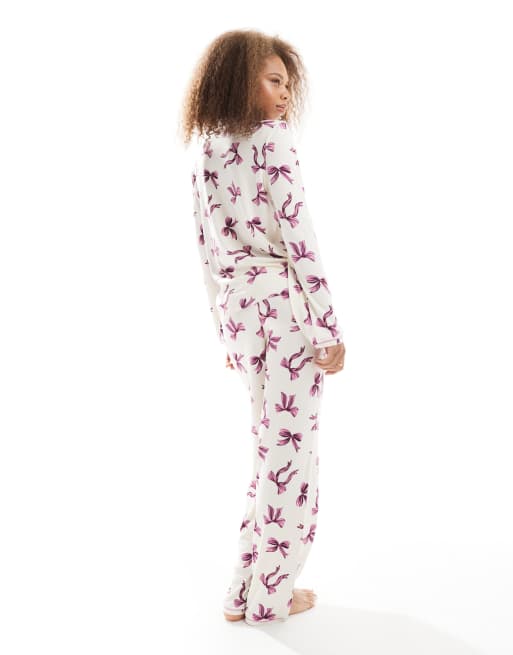 Urban Threads long sleeve pyjama revere shirt and pants set in bow print, 4 of 4