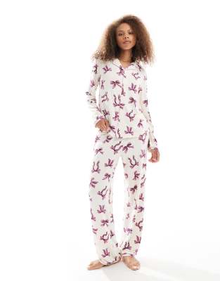 Urban Threads Urban Threads long sleeve revere and trouser pyjama set in bow print-Multi