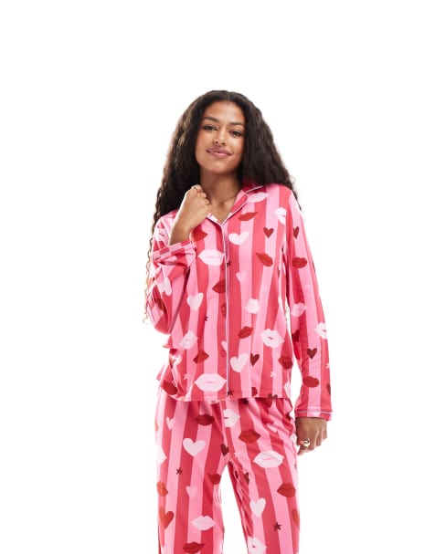 Urban Threads long sleeve revere and trouser set in pink heart print - view 1