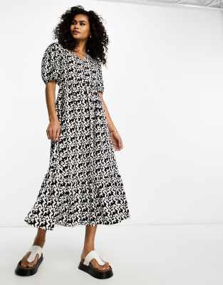 Urban Threads midaxi smock dress in abstract print-Black