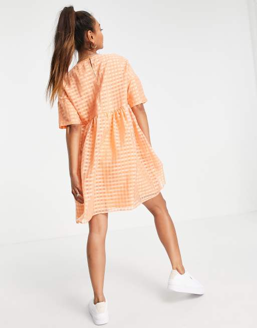 Urban Threads – Orange ginghamrutig smockklänning i oversize, 2 av 4