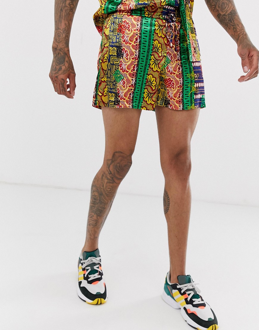 Urban Threads - Pantaloncini in raso con stampa multi-Multicolore
