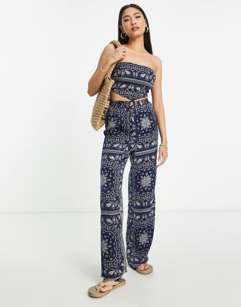 Urban Threads - Pantaloni a fondo ampio con stampa stile bandana in coordinato - view 1