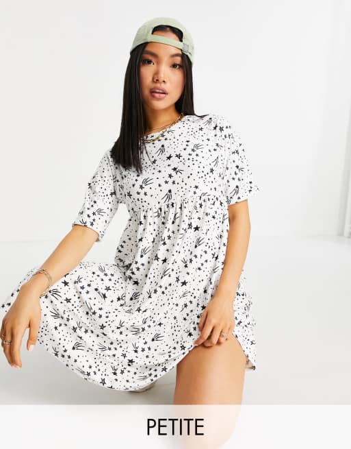 Urban Threads Petite – Biała luźna sukienka midi w gwiazdy