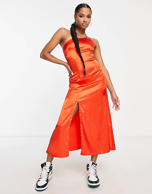 Urban Threads - Petite - Midi-jurk van satijn met blote schouder en bandjes op de rug in oranje