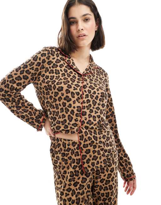 Urban Threads - Pigiama con stampa leopardata composto da camicia a maniche lunghe con rever e pantaloni, 2 di 4
