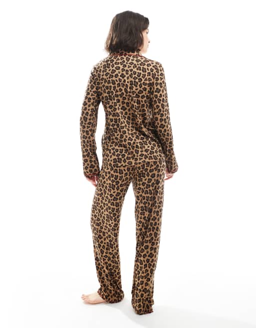 Urban Threads - Pigiama con stampa leopardata composto da camicia a maniche lunghe con rever e pantaloni, 4 di 4
