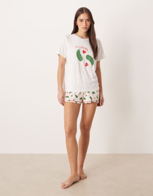 Urban Threads - Pigiama con T-shirt e pantaloncini in jersey con stampa di cuori e cetriolini, 2 di 4