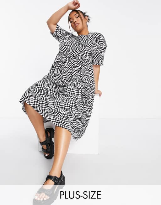 Urban Threads Plus – Midi-Hängerkleid mit Oversize-Schnitt und Muster in Schwarzweiß