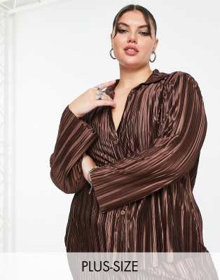 Urban Threads Plus – Plissierte, figurbetonte Bluse in Schokobraun