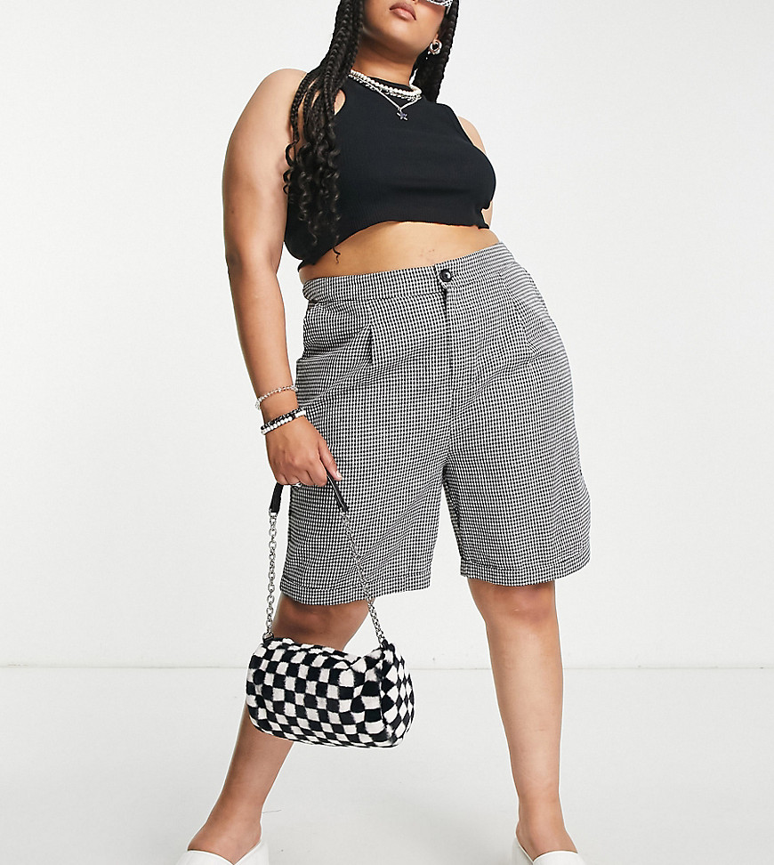 Shorts by Urban Threads Curve Make some legroom High rise Side pockets Regular fit