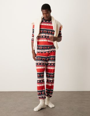 Urban Threads - Pyjama de Noël en polyester avec t-shirt à manches longues et pantalon - Rouge à imprimé jacquard