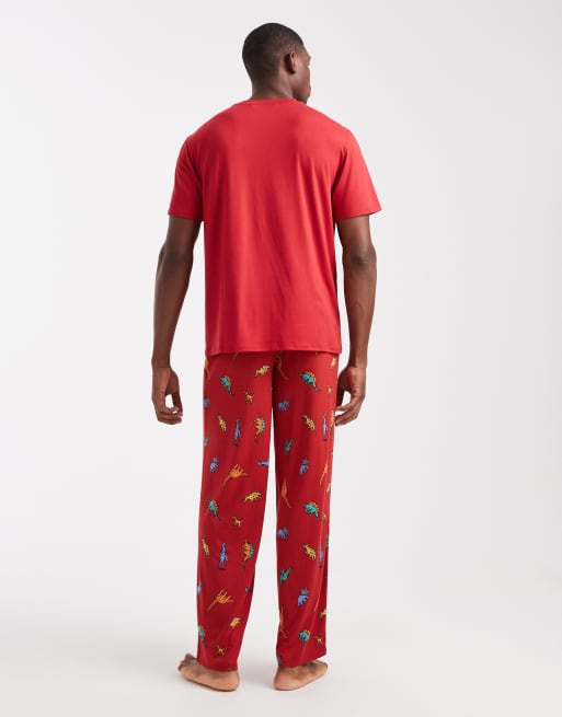 Urban Threads – Pyjama in Rot mit Dinosaurier-Muster, bestehend aus T-Shirt und Hose, 3 von 4
