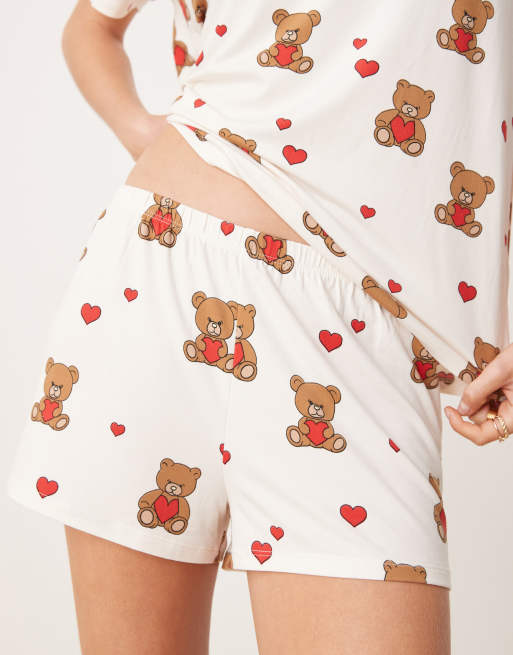 Urban Threads - Pyjamaset van polyester met T-shirt met korte mouwen en short in liefde- en teddybeerprint, 2 van 4