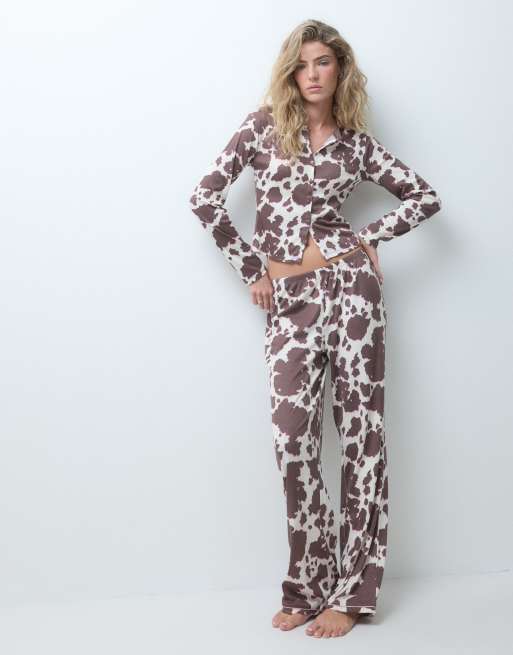 Urban Threads ribbad kofta och lounge-byxor med brun koskinnsprint, 2 av 4