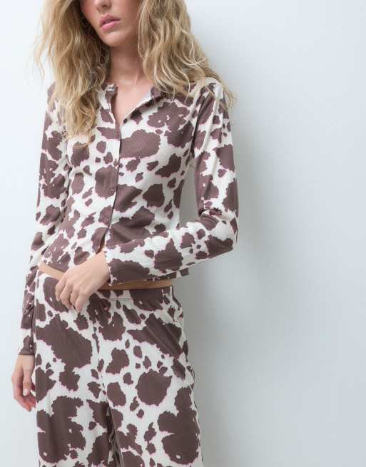 Urban Threads ribbad kofta och lounge-byxor med brun koskinnsprint, 3 av 4