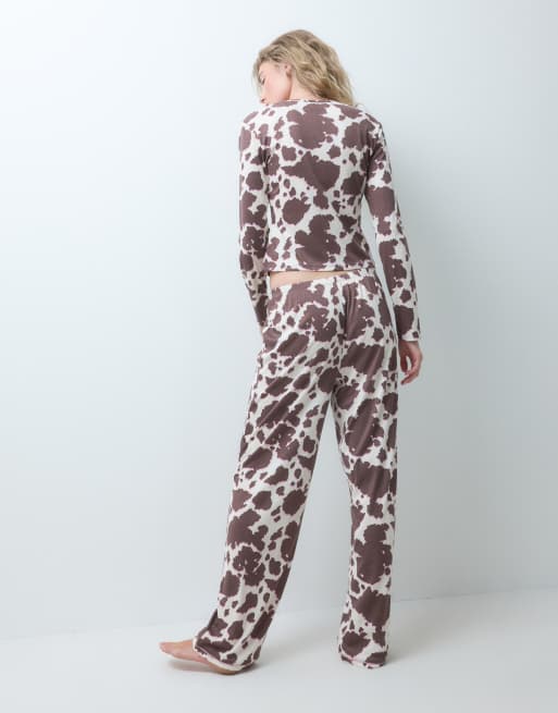 Urban Threads ribstrikket cardigan og loungebukser i brun ko-print, 4 af 4