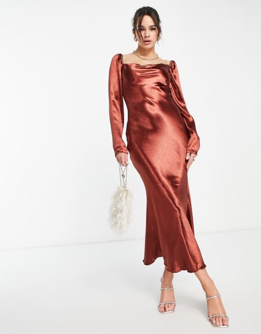 Urban Threads - Robe mi-longue en satin à col bénitier - Marron chocolat