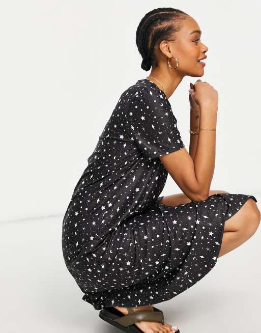 Urban Threads - Robe t-shirt mi-longue à imprimé céleste multiple - Noir