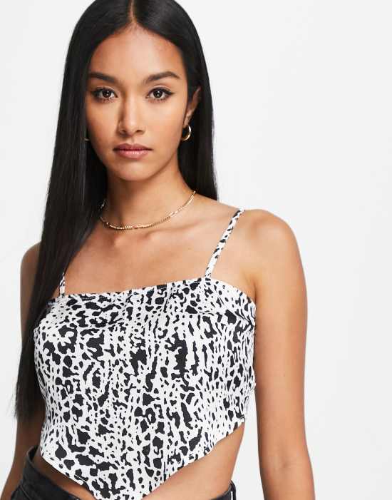https://images.asos-media.com/products/urban-threads-satin-tie-back-handkerchief-top-in-abstract-print/201802323-3?$n_550w$&wid=550&fit=constrain