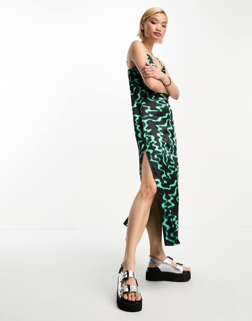Urban Threads - Sort cami-midikjole med stropper og abstrakt print i satin