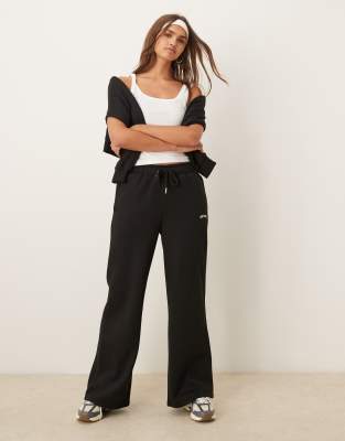 Urban Threads - Sportliche Lounge-Jogginghose in Schwarz mit weitem Bein