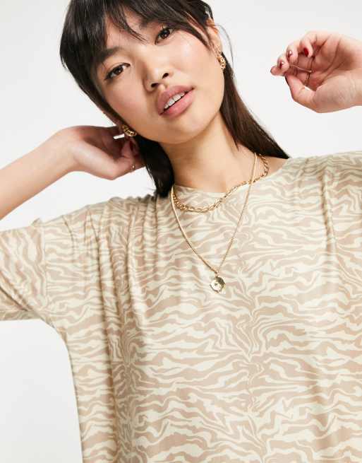 Urban Threads – Sukienka T-shirtowa w neutralny zwierzęcy wzór