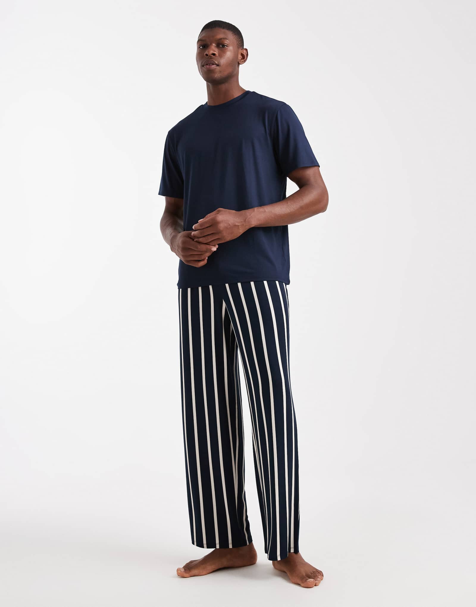 Пижамный комплект из футболки и брюк Urban Threads в темно-синюю полоску